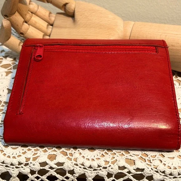 Women’s red leather wallet - Picture 3 of 11